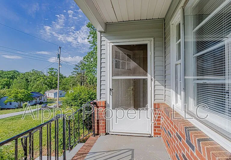14 Melvin Dr — Photo 3