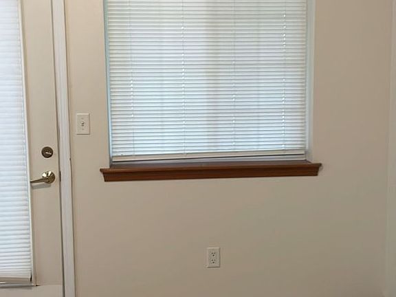 4th image of 1204 N Garden St #101