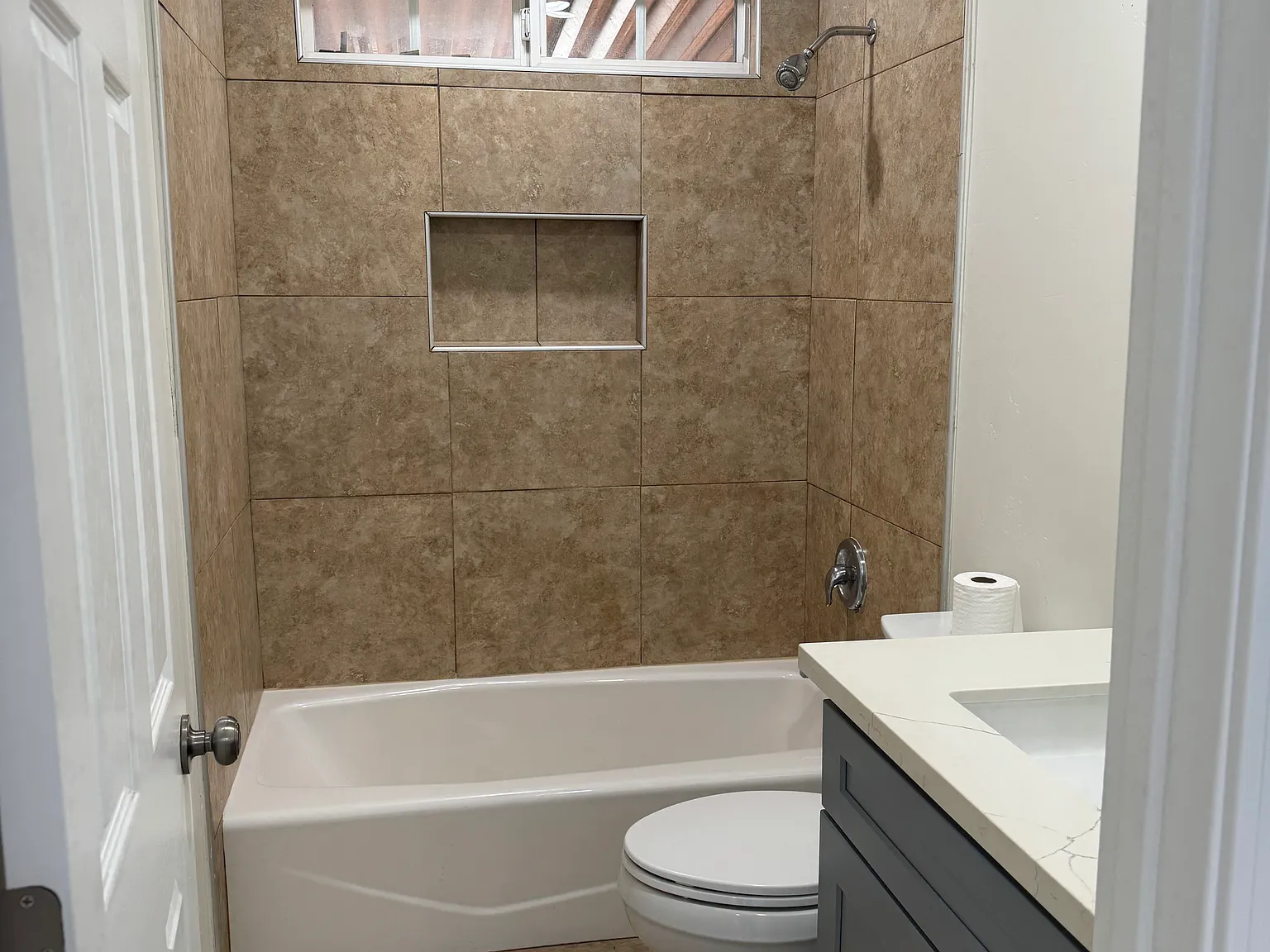 2 bed, 850 sqft, $2,800 — Photo 3
