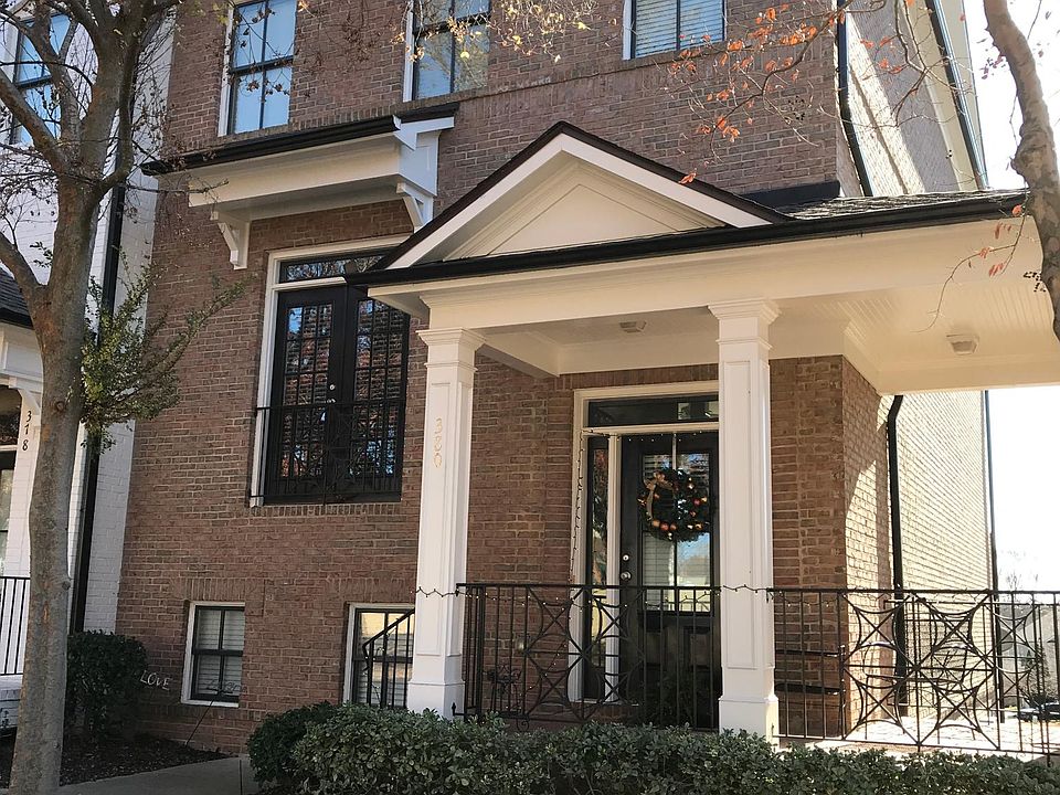 Exterior recently painted !