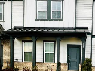 5810 Coulee Ln, Charlotte, NC 28215