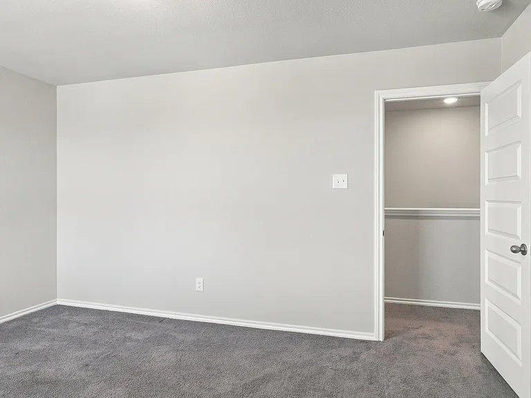 944 Ravenwood Ln — Photo 37