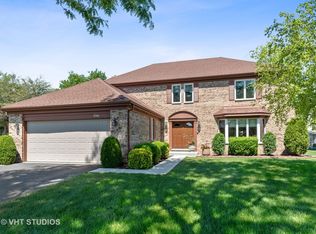 2364 E Bradshire Ct, Arlington Heights, IL 60004