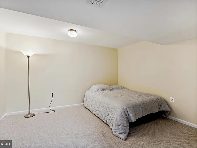 9708 Locust Hill Dr — Photo 38