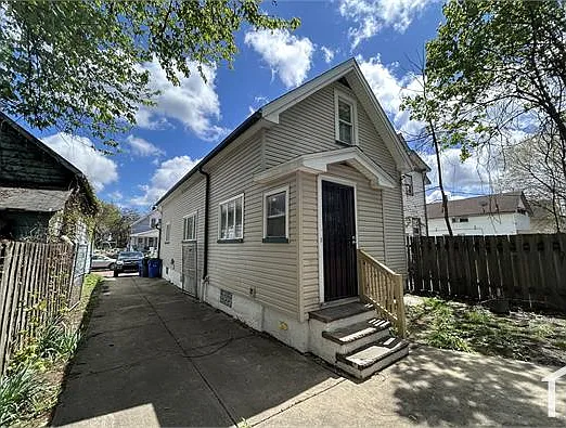 3430 E 73rd St — Photo 39