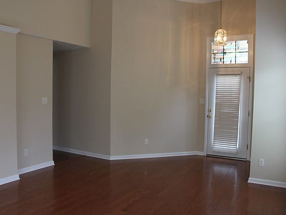 3rd image of 1137 Carriage Dr