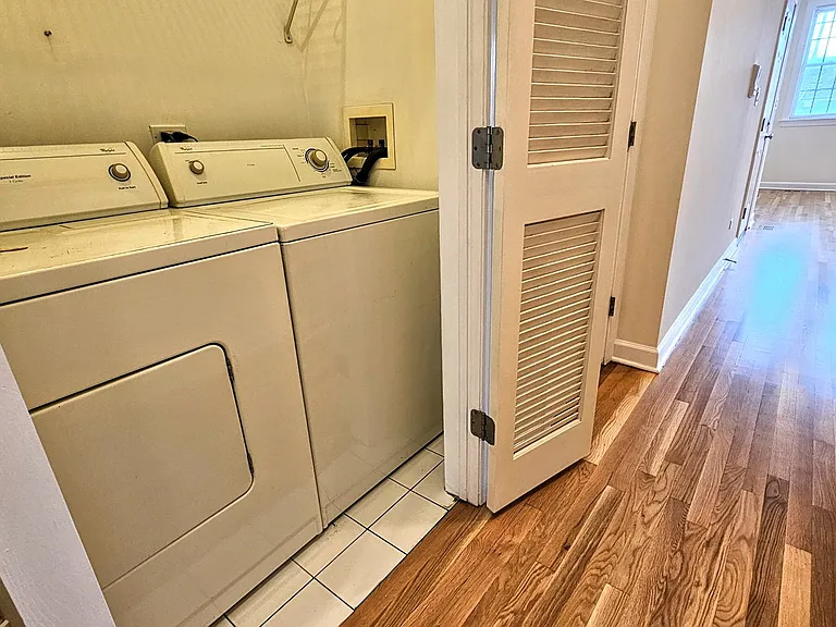 511 N Hartland Ct #1S — Photo 10