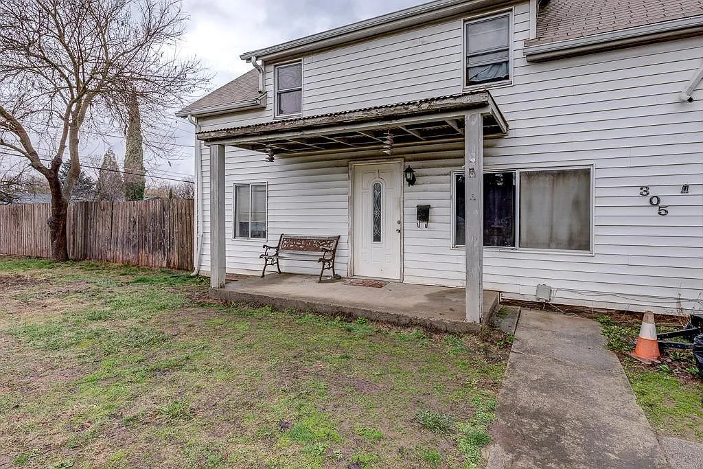 305 Mazama St photo 1