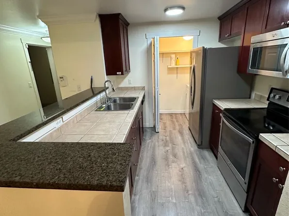 28704 18th Avenue S, Federal Way, WA 98003