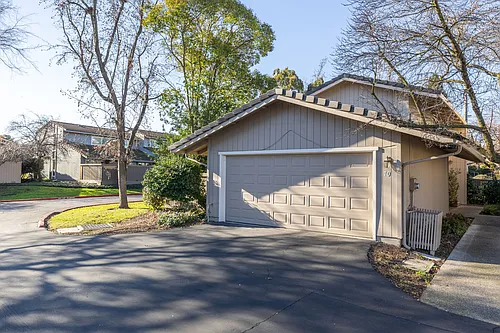 70 Rolling Green Way Photo 1