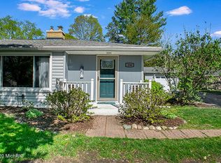 236 S Main St, Rockford, MI 49341