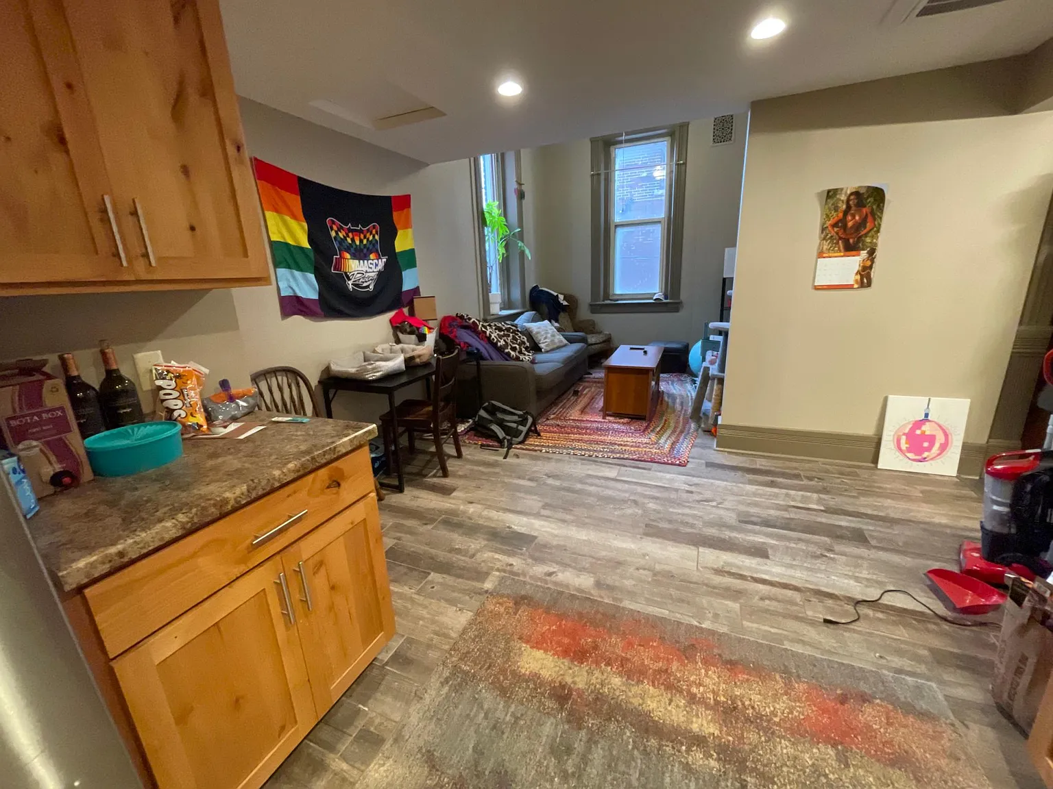 4 bed, 700 sqft, $1,250 — Photo 1