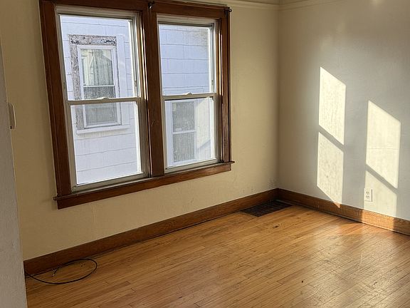 4th image of 1014B Carmel St
