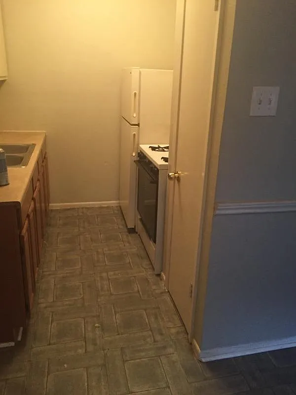 223 Kelsey Ave — Photo 4