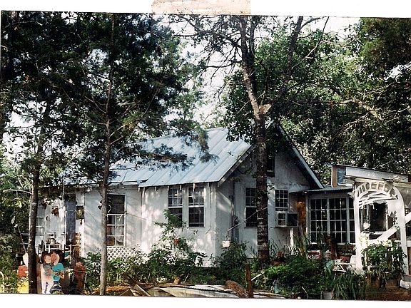 2nd image of 220 Lake View Dr
