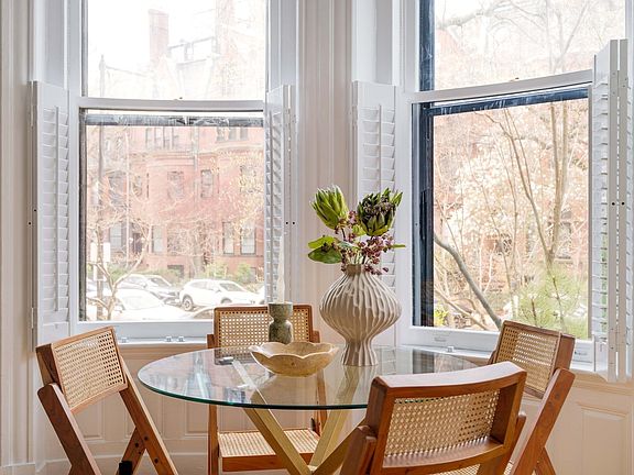 5th image of 486 Beacon St APT 1