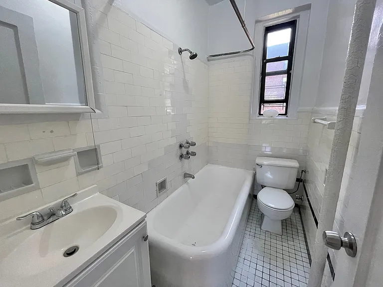 83-15 118th St #6I — Photo 4