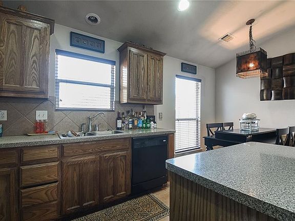 5th image of 6249 Geneva Ln