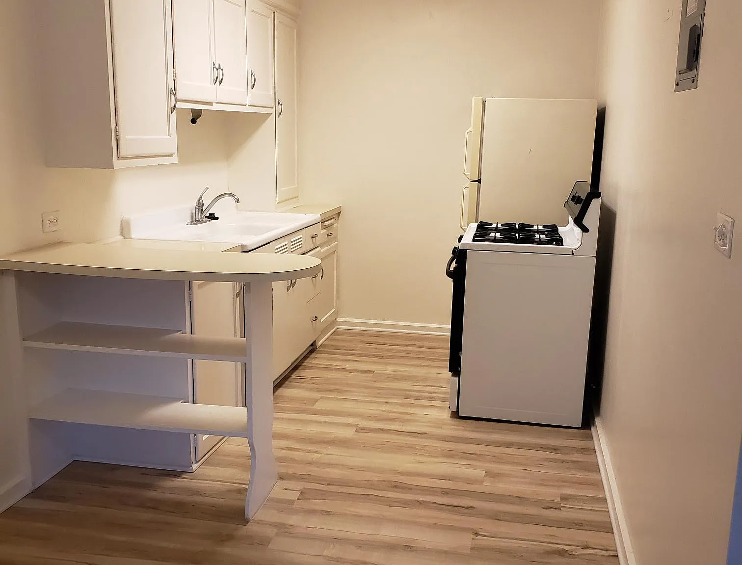 2 bed, 750 sqft, $1,400 — Photo 2