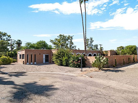 3rd image of 3405 E Calle Del Prado