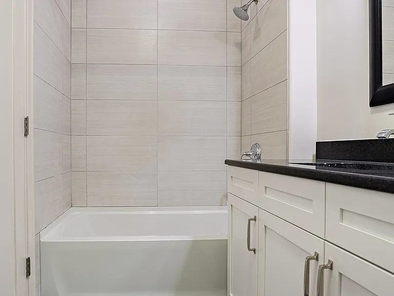 2100 Greenwood St #203 — Photo 6