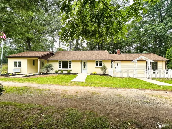 2980 W Sterns Rd, Lambertville, MI 48144