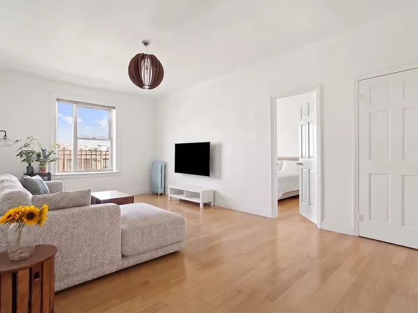 4508 40th St APT C44, Long Island City, NY 11104