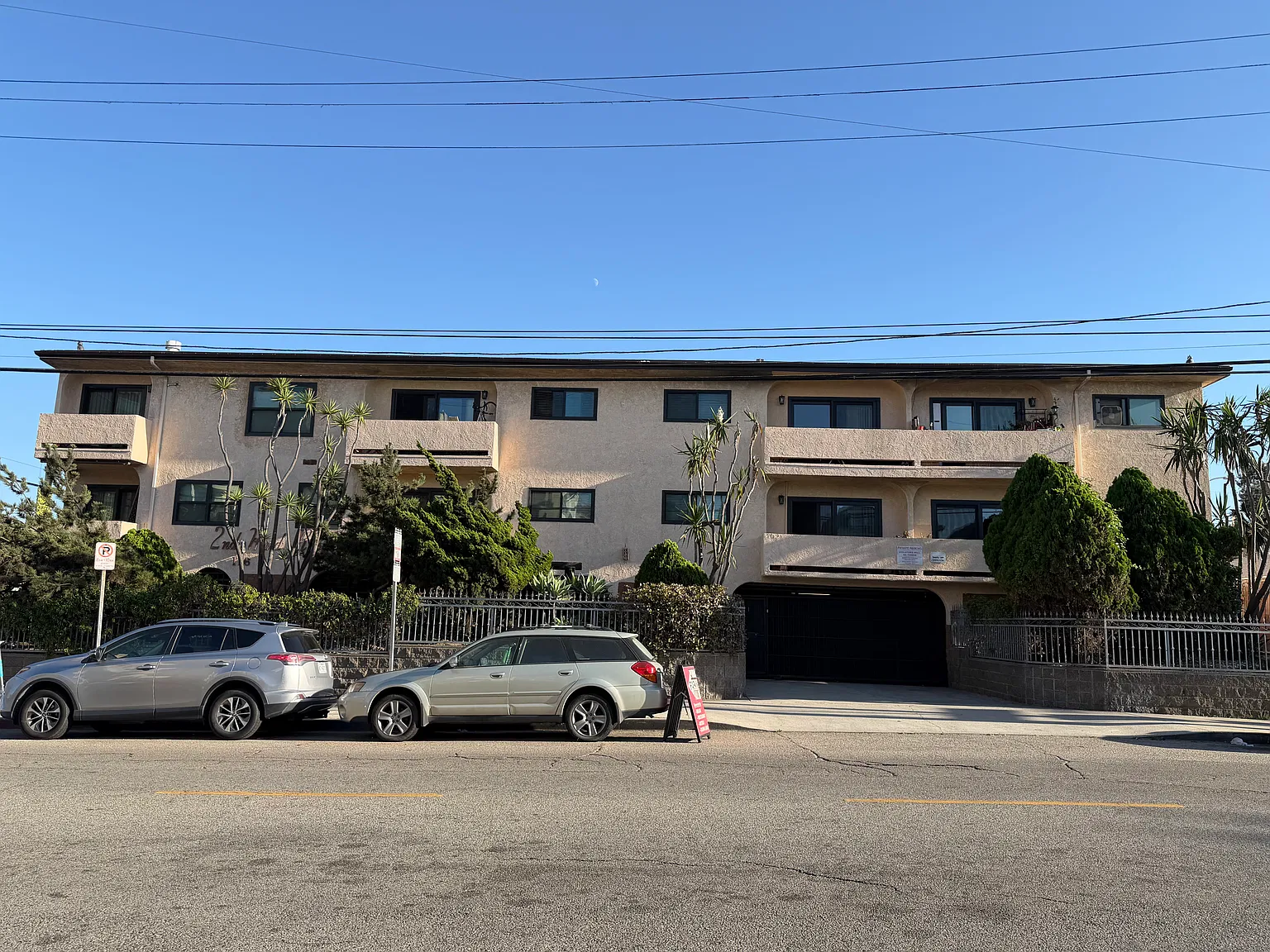 116 Rose Ave — Photo 2