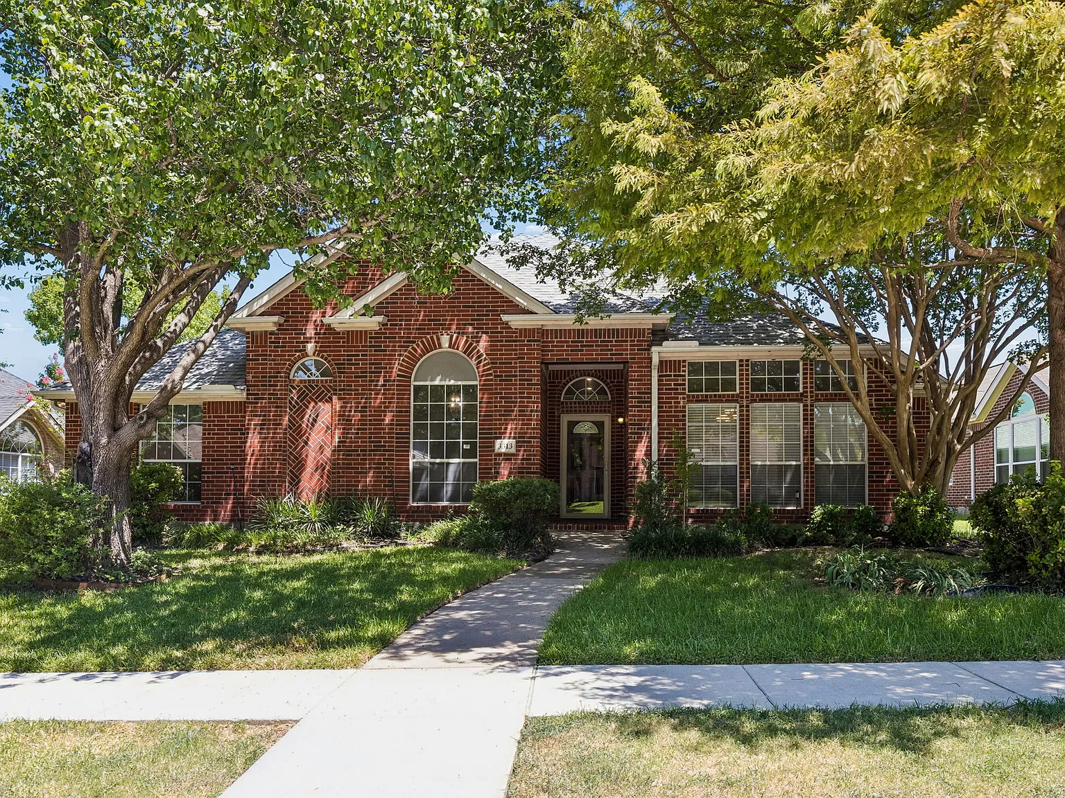 4 bed, 2543 sqft, $2,995 — Photo 2