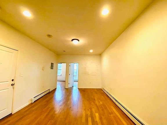 4th image of 1035 Jefferson Ave #3A