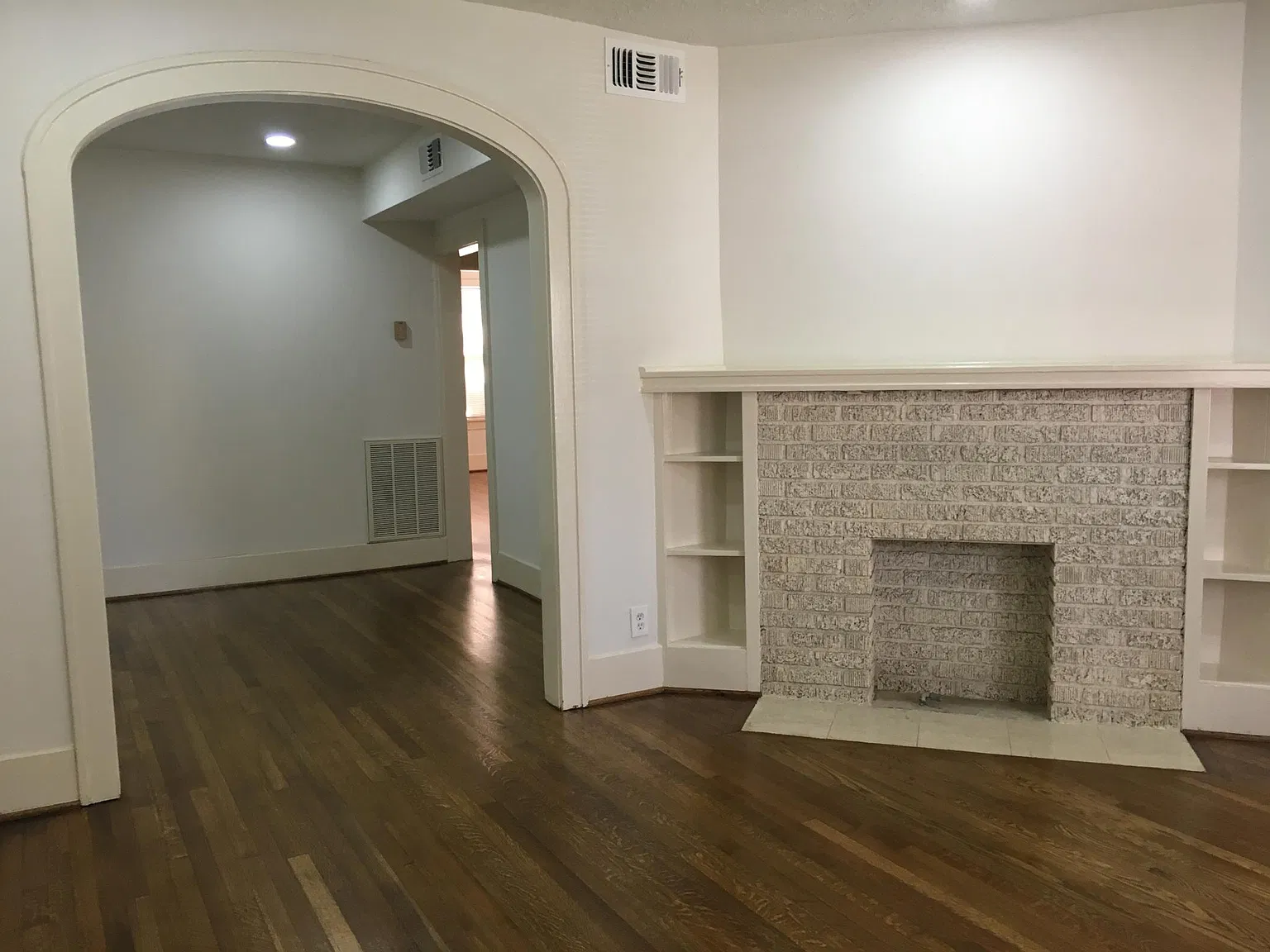 2 bed, 1200 sqft, $1,600 — Photo 3
