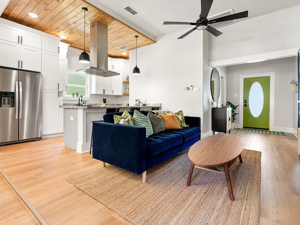 308 Keller St