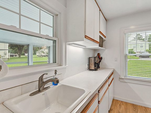 3rd image of 1733 Central St