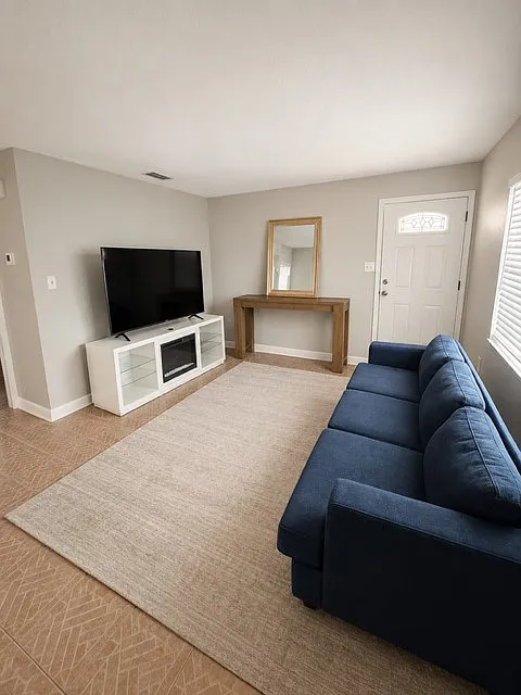 2 bed, $1,975 — Photo 1