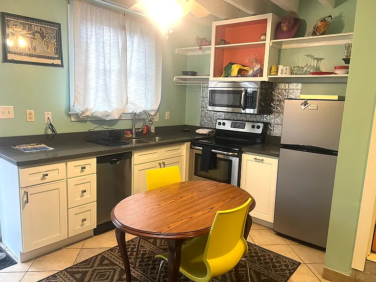 2301 Dauphine St #B — Photo 9