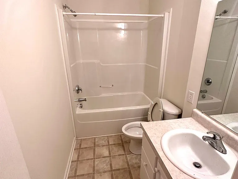 205 Shelton St — Photo 23