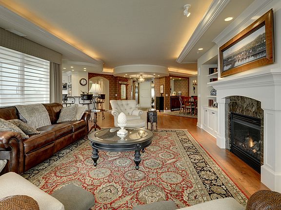 2nd image of 8301 Creekside Cir APT 660