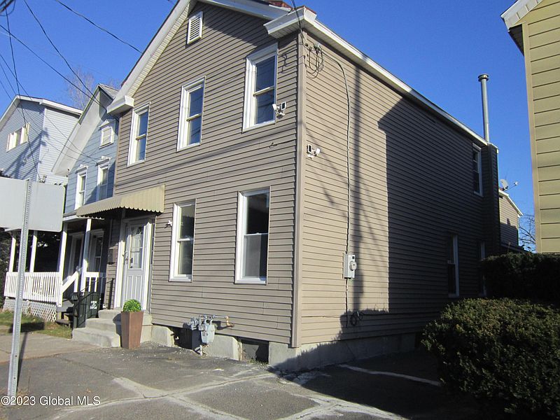 3rd image of 39 Hudson Avenue