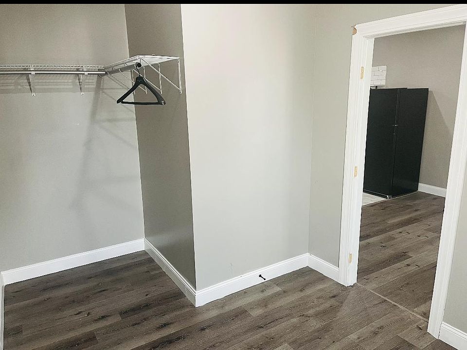 2nd image of 2115 Seneca St #2