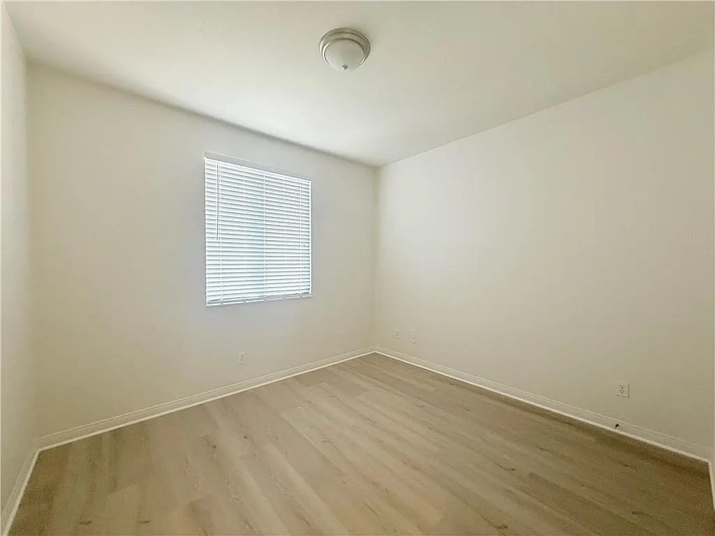 6 bed, 3371 sqft, $4,500 — Photo 1