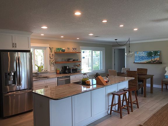 3rd image of 400 Driftwood Ave