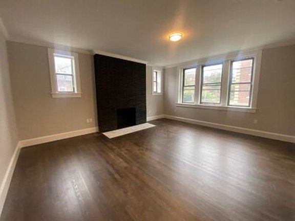 4th image of 102 Longwood Ave #2C