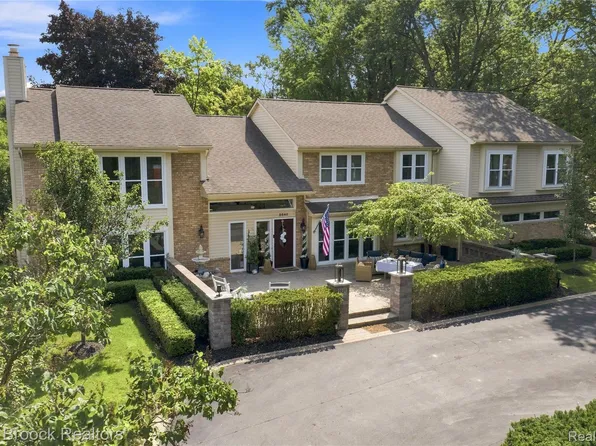 3845 Shellmarr Ln, Bloomfield Hills, MI 48302