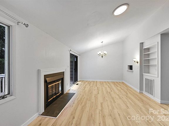 4th image of 71 Hollybrook Dr