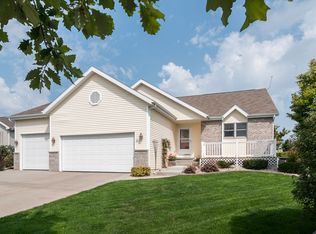 332 Country Clover Dr, Deforest, WI 53532