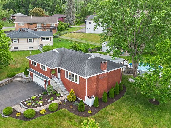2nd image of 704 Sequoia Ln