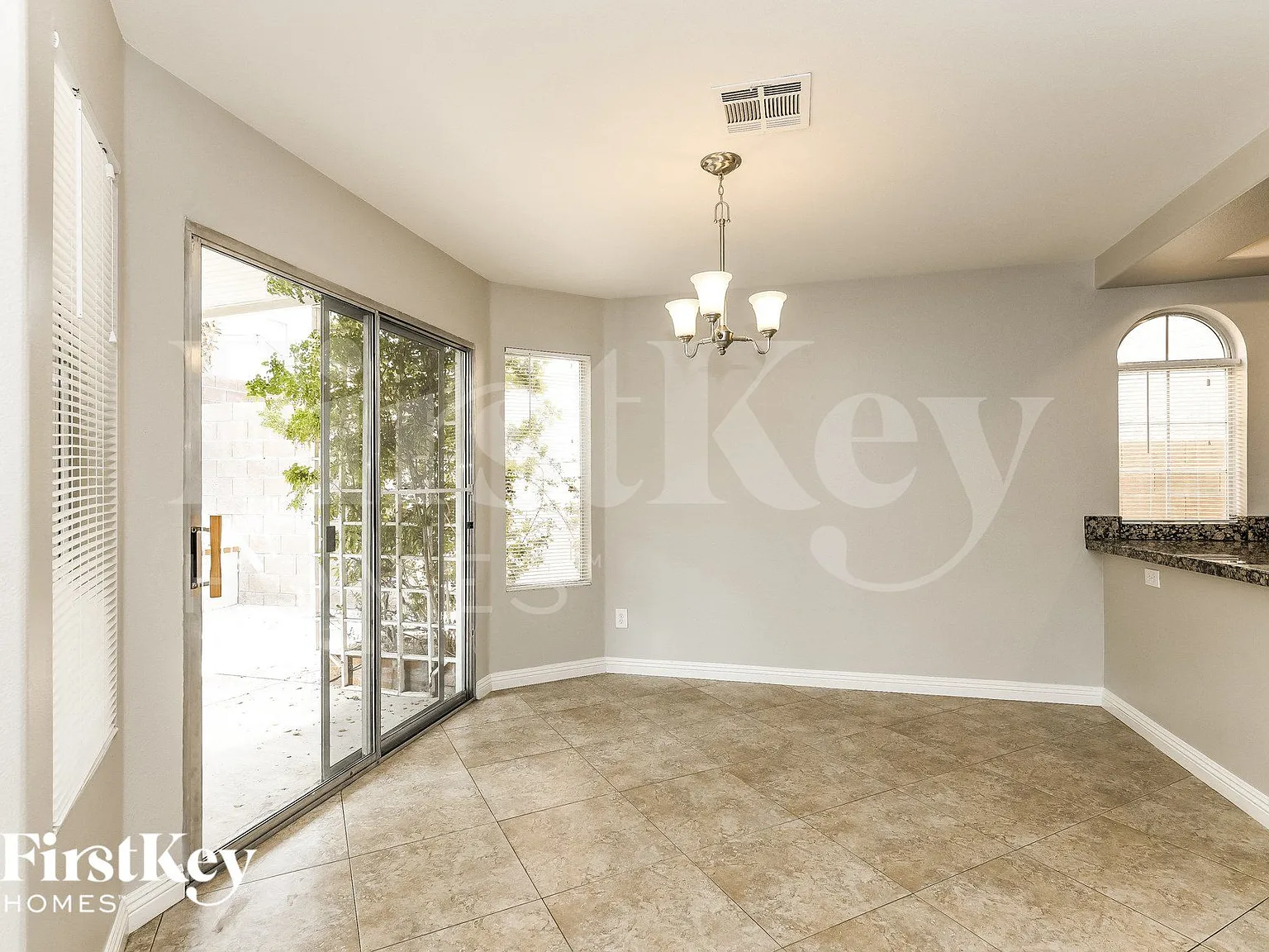 4 bed, 2.5 bath, 2511 sqft, $3,090 — Photo 4