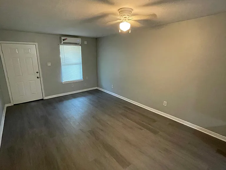 5106 Wipprecht St #4 — Photo 10