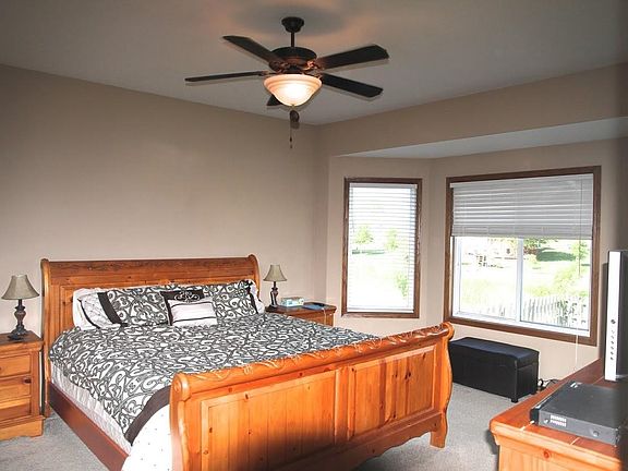 4th image of 555 N Stonetree Pl