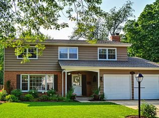 541 Post Rd, St Charles, IL 60174